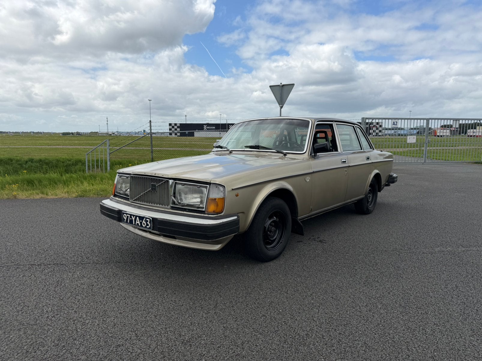 Volvo 264 2.7 GL AUT 1977 APK en Belasting vrij, Auto's, Automaat, 1330 kg, Achterwielaandrijving, Leder