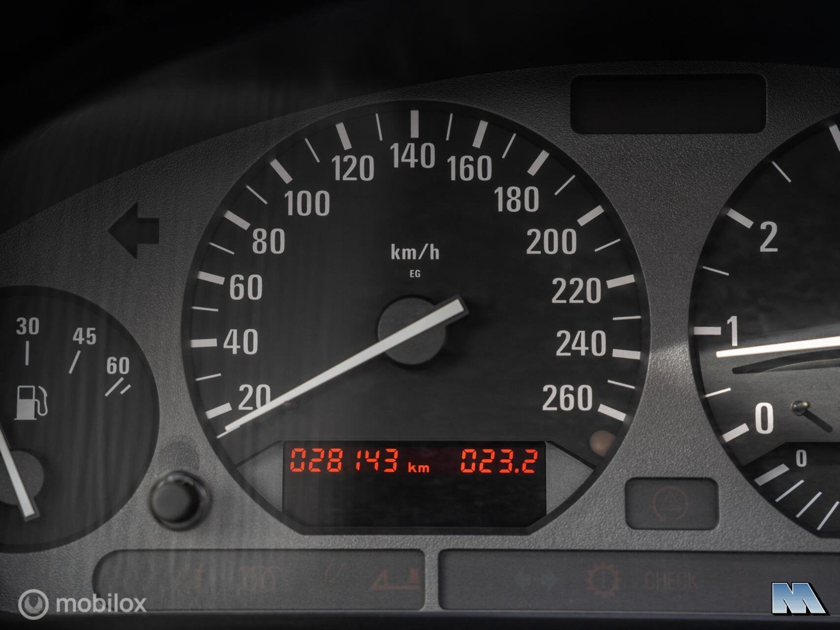 BMW 3-serie E36 Coupé 318iS l 1e eigenaresse l 28.143 KM, Auto's, Gebruikt, Beige, 4 cilinders, 4 stoelen