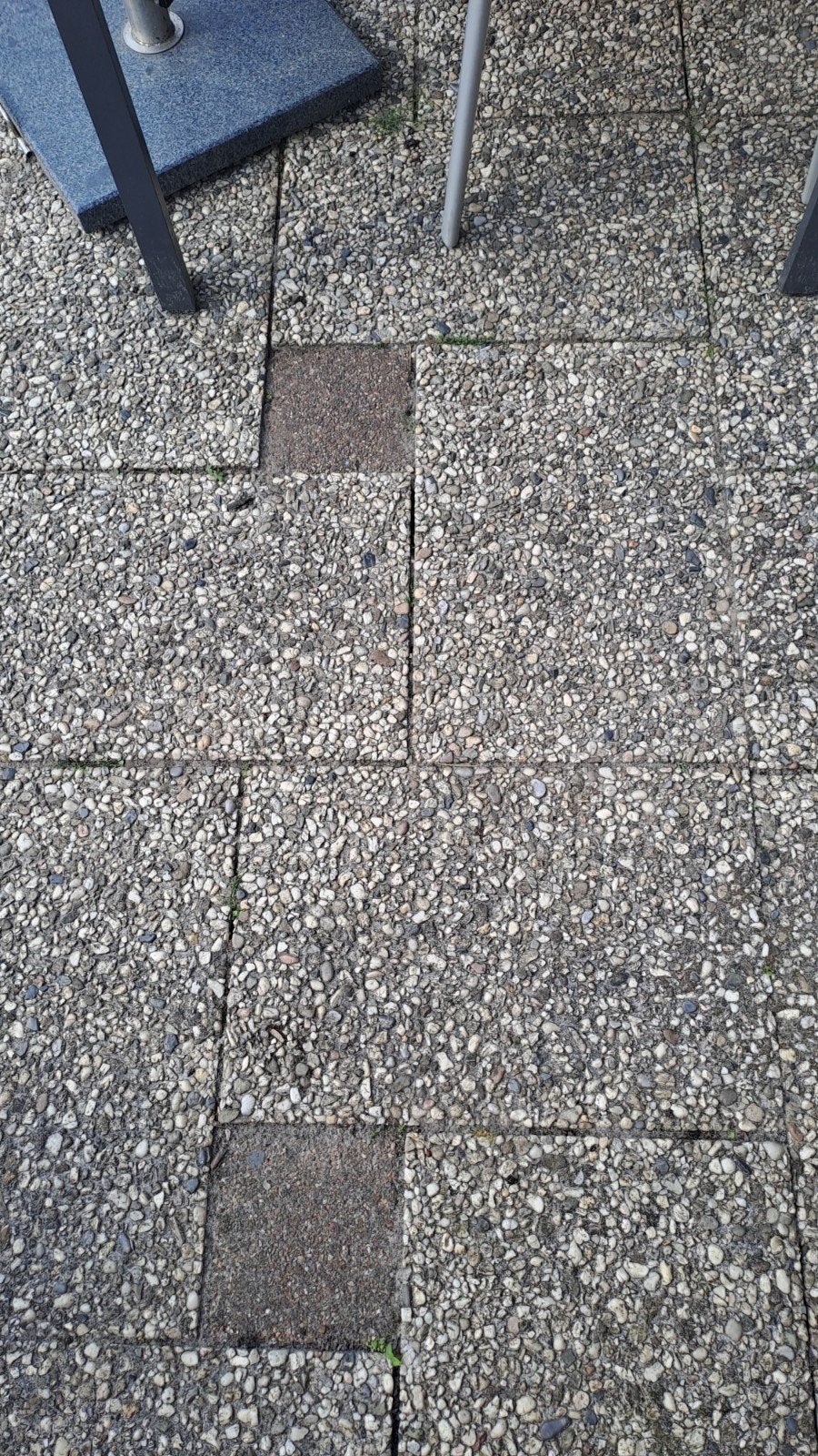 Gratis af te halen: circa 90 grindtegels 60x40, Ophalen, Gebruikt, Beton, Terrastegels