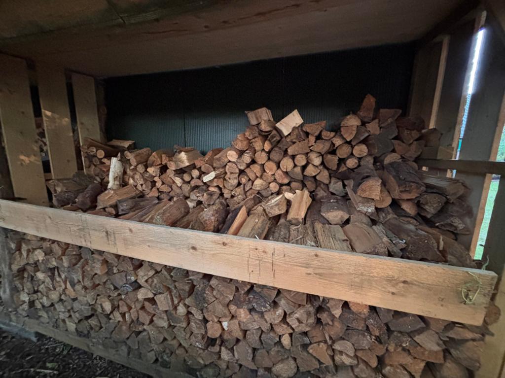 Droog dennen haardhout ongeveer 2,5 m3 - in Uddel, Minder dan 3 m³, Ophalen, Overige houtsoorten, Blokken