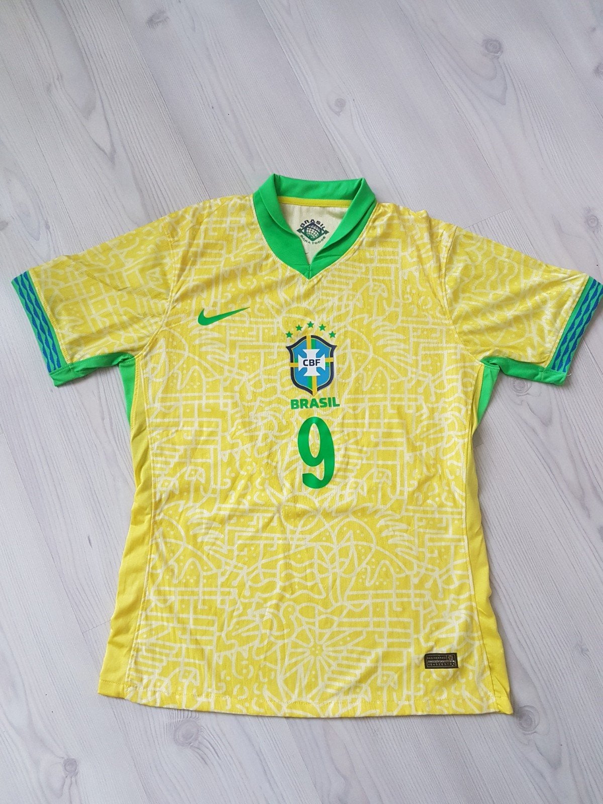 Brazilië heren voetbalshirt in size large, Sport en Fitness, Voetbal, Ophalen of Verzenden, Zo goed als nieuw, Shirt