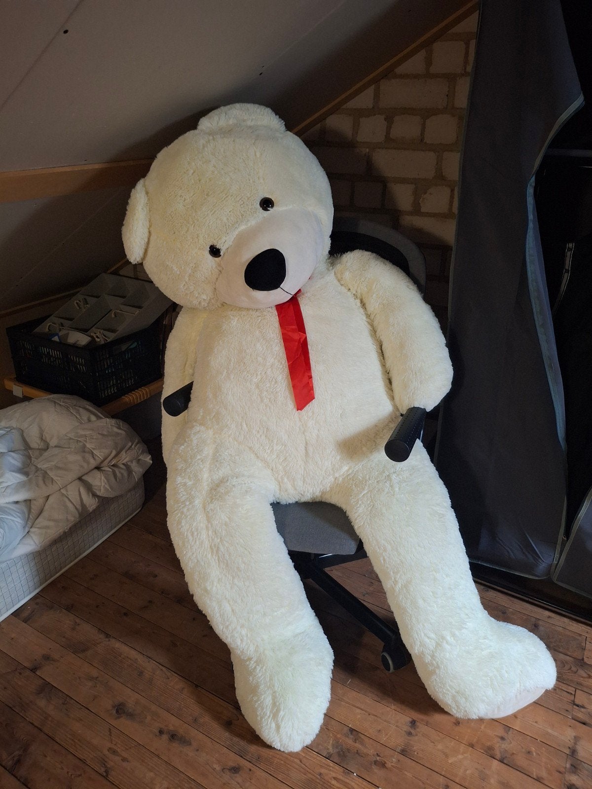 Grote witte teddybeer met rode strik, Beer, Ophalen of Verzenden, Zo goed als nieuw, Met kleding of accessoire
