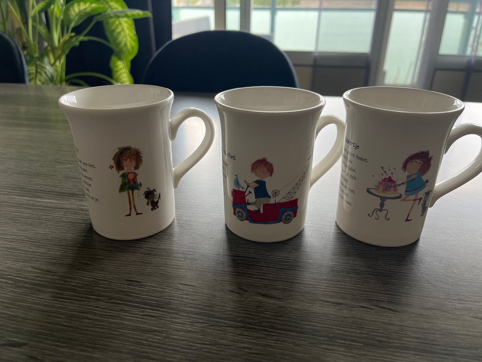 Mokken Floddertje en Pluk (3 stuks) - 1 met scheurtje, Ophalen of Verzenden, Gebruikt, Keramiek, Mok