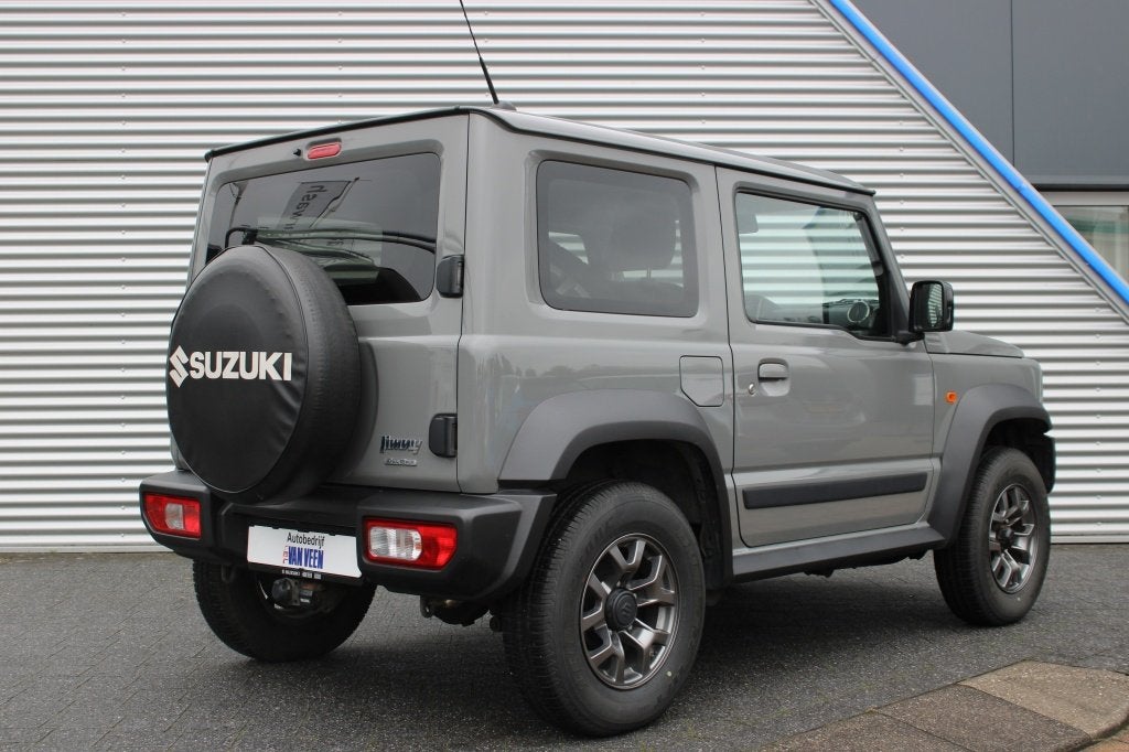 Suzuki Jimny 1.5 Stijl | 4x4| Navigatie | Stoelverwarming |, 1350 kg, Gebruikt, Zwart, 4 cilinders