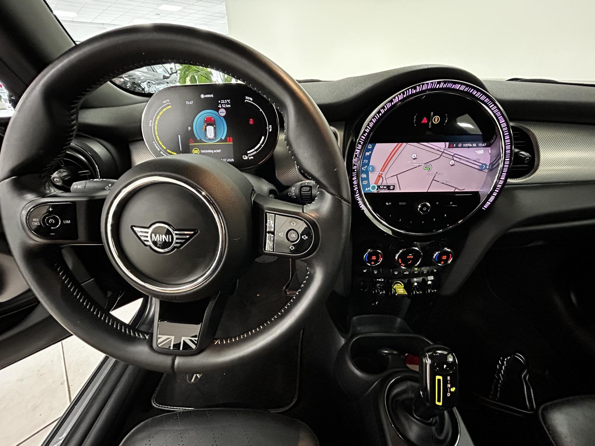 MINI Electric Yours 33 kWh LEDER | PARKEERSENSOREN ACHTER |, Auto's, Mini, Mini Electric, 184 pk, Geïmporteerd, Te koop