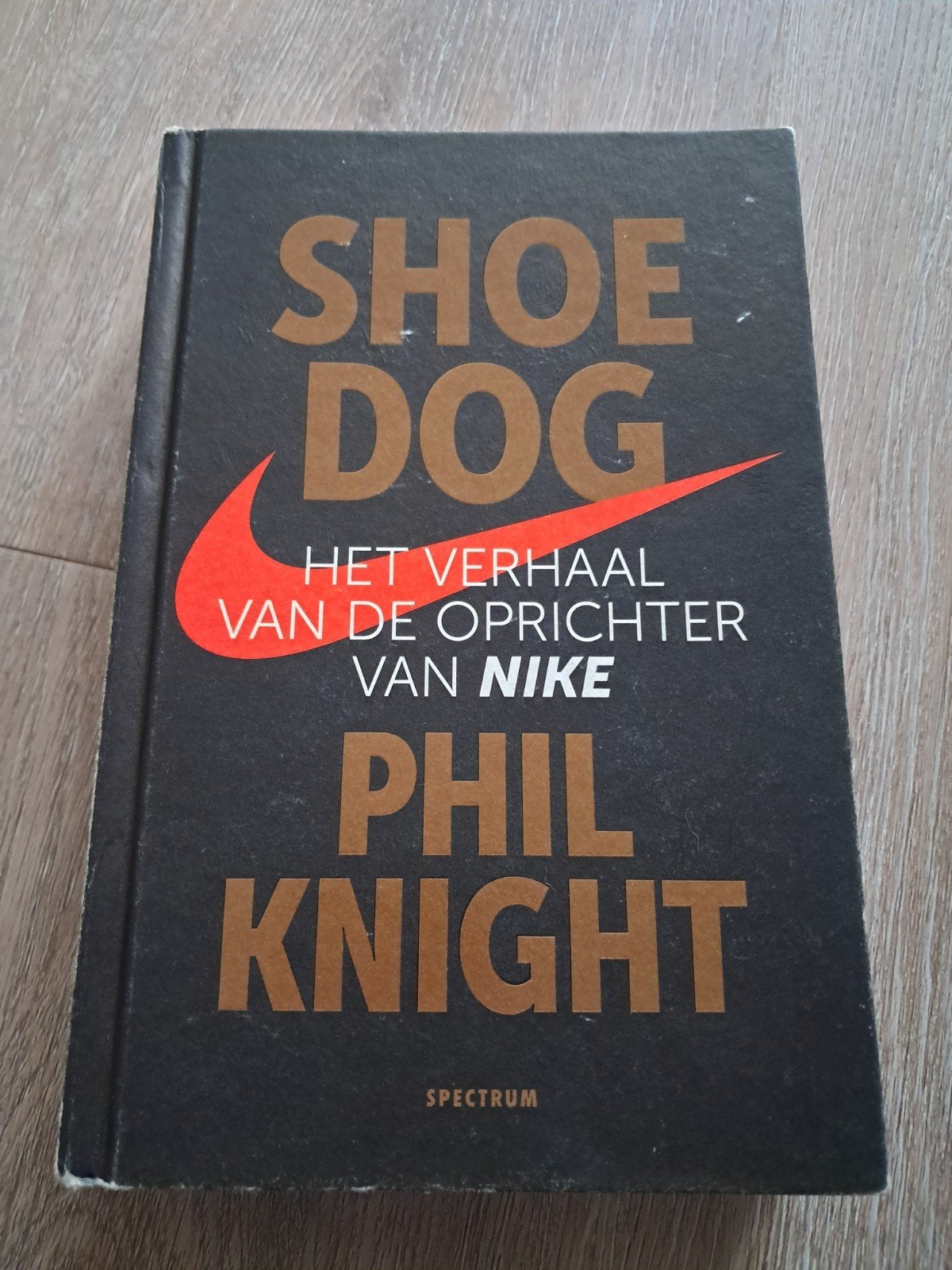 Phil Knight - Shoe Dog, Boeken, Ophalen of Verzenden, Zo goed als nieuw, Phil Knight