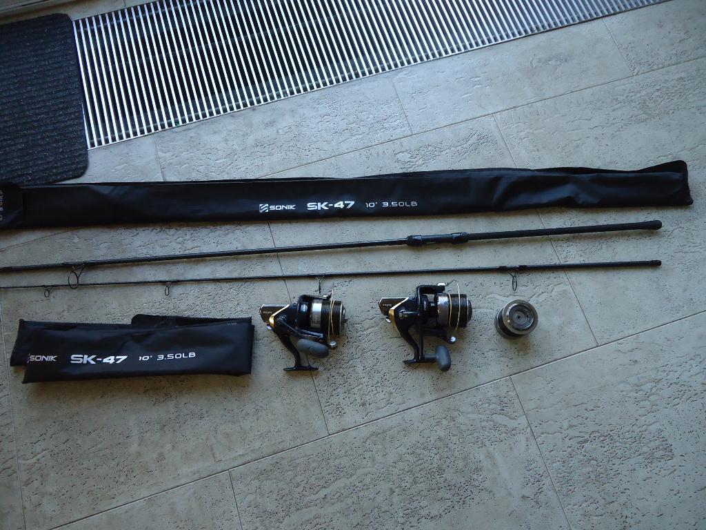 2 x SONIC SK-47  10ft -3,5 lb & 2 x DAIWA EMCAST PLUS 5500QD, Ophalen, Zo goed als nieuw, Werphengel