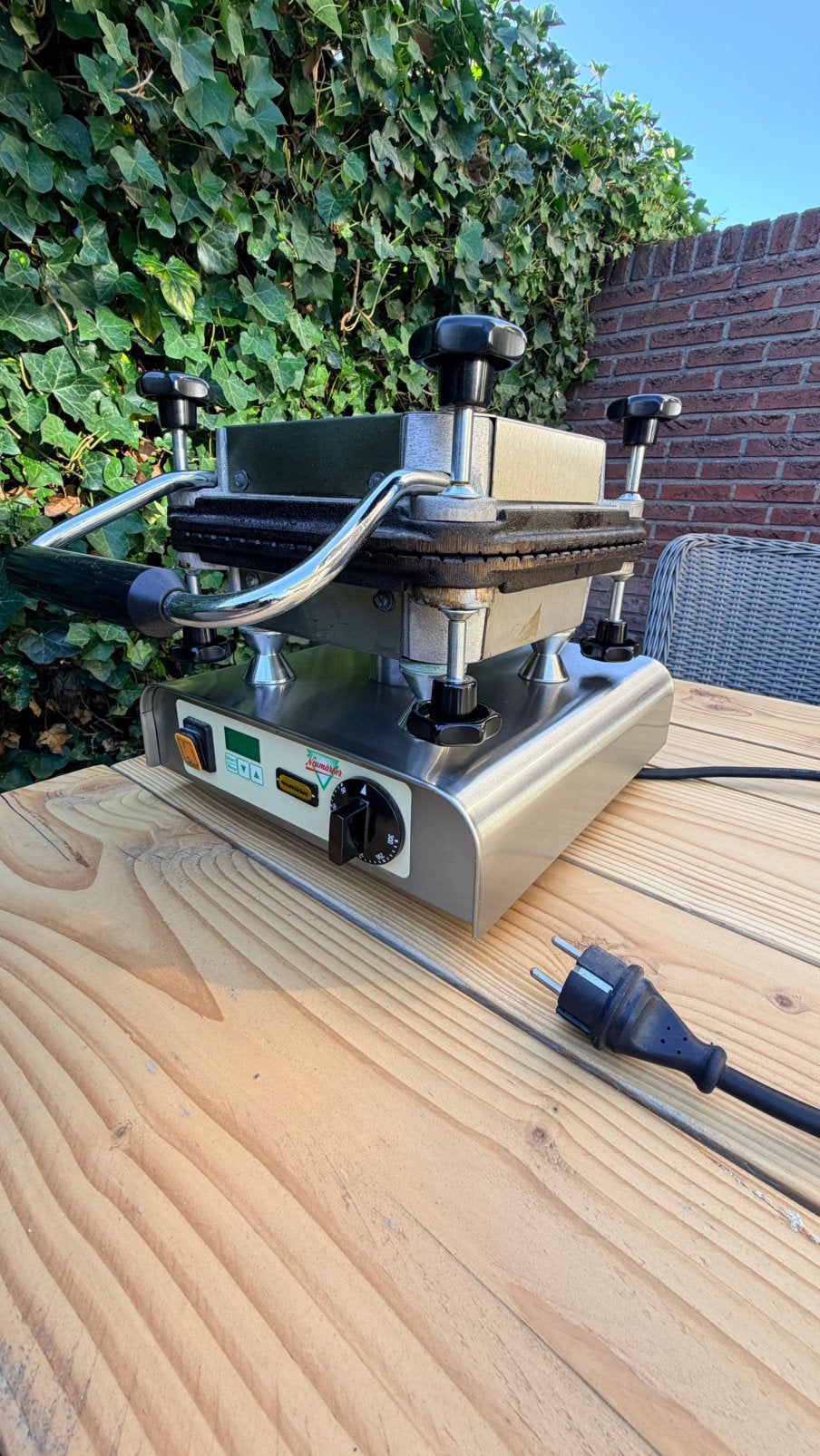Neumarker Stroopwafelijzer zo goed als nieuw., Ophalen, Uitneembare platen, Zo goed als nieuw