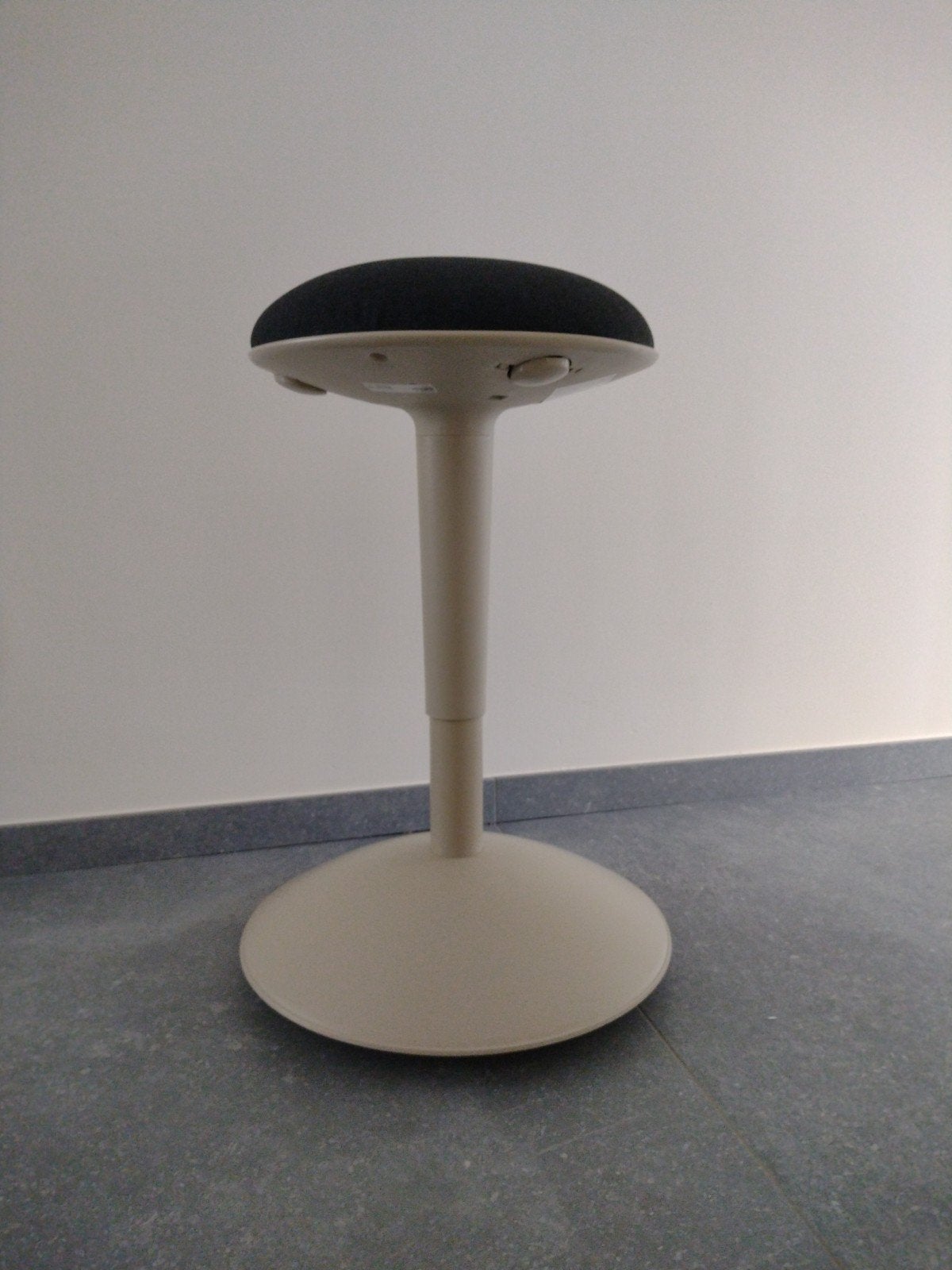 Ikea Nilserik zit/steunkruk, Huis en Inrichting, Krukjes, Ophalen, Zo goed als nieuw, Kunststof