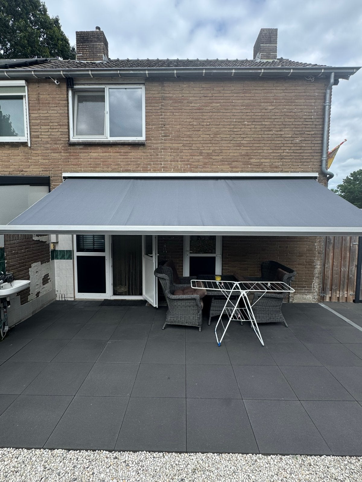 Elektrisch knikarmscherm - Grijs - Zo goed als nieuw, Tuin en Terras, Zonneschermen, Ophalen, 450 cm of meer, Elektrisch, Zo goed als nieuw