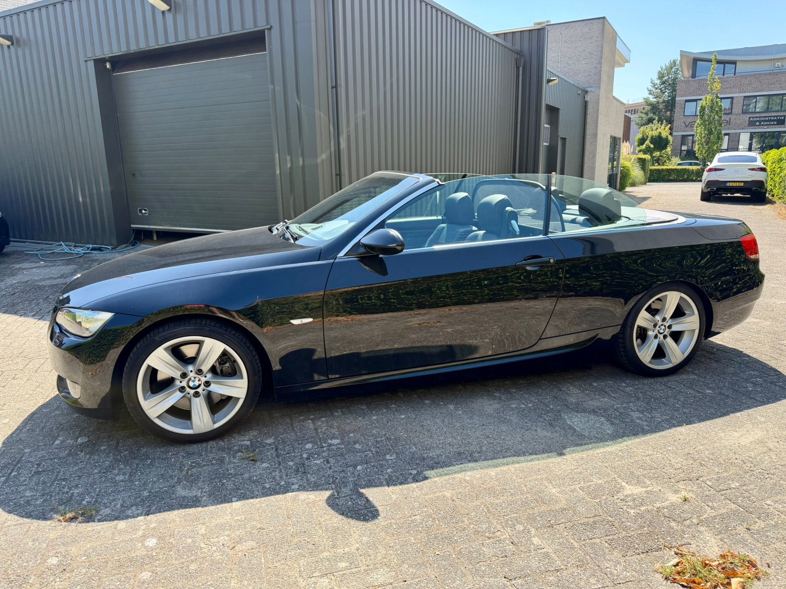 BMW 335i Cabrio High Exec. - 2007 Zwart - 2 eig. - 139.870km, Auto's, BMW, Automaat, Achterwielaandrijving, Zwart, Cabriolet