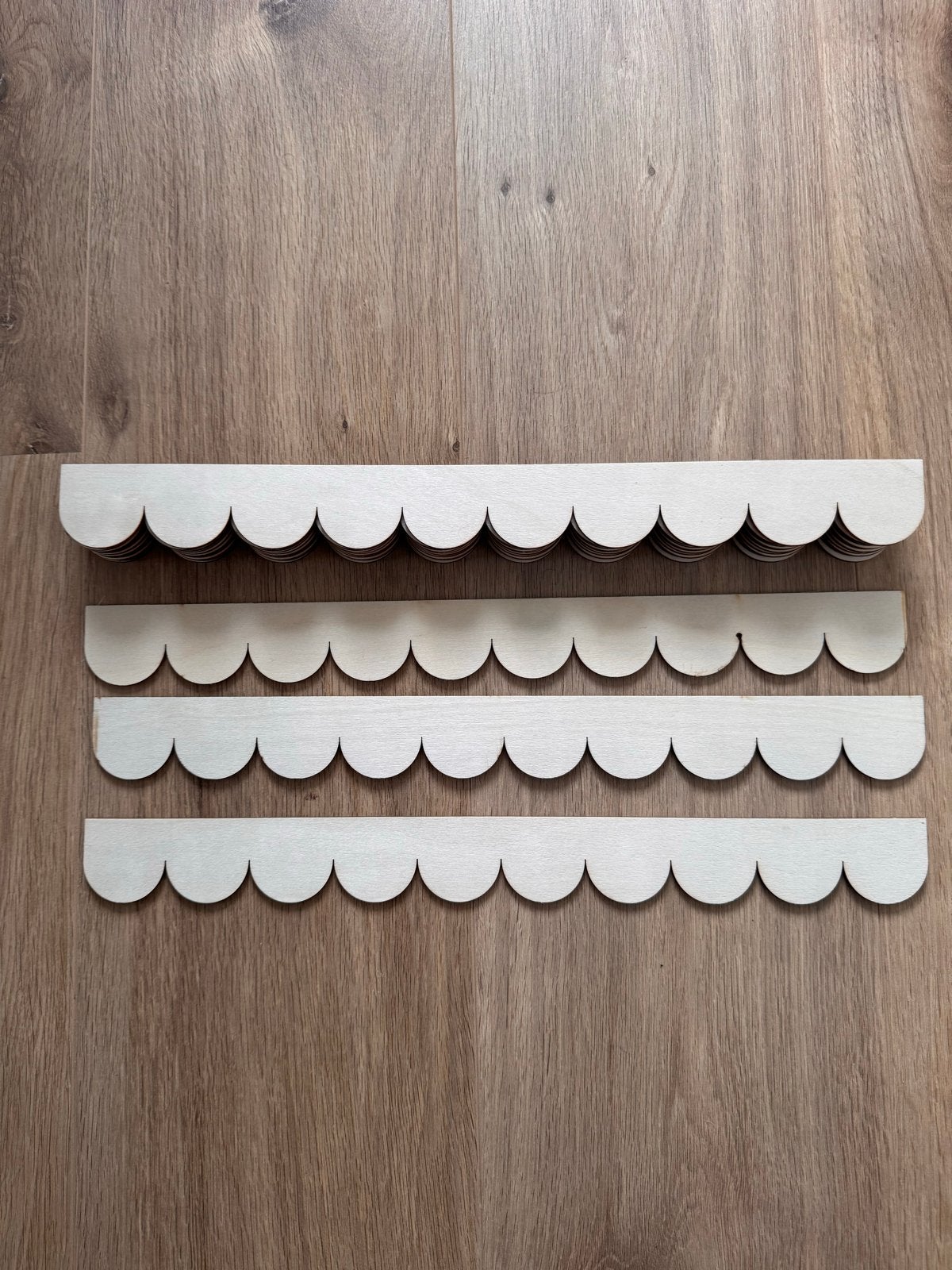 Decoratie randen / scalloped boodjes hout 30 cm, Huis en Inrichting, Ophalen, Nieuw