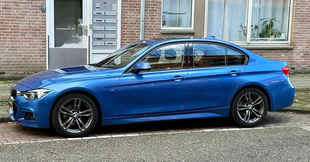 BMW 3-Serie 318i 136pk Aut 2018 Blauw, Automaat, Zwart, Blauw, Origineel Nederlands