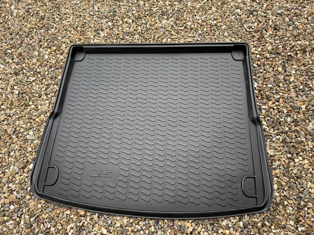 Audi Q5 rubberen kofferbakmat 80 A 061 182 A 17>> zgan, Verzenden, Zo goed als nieuw