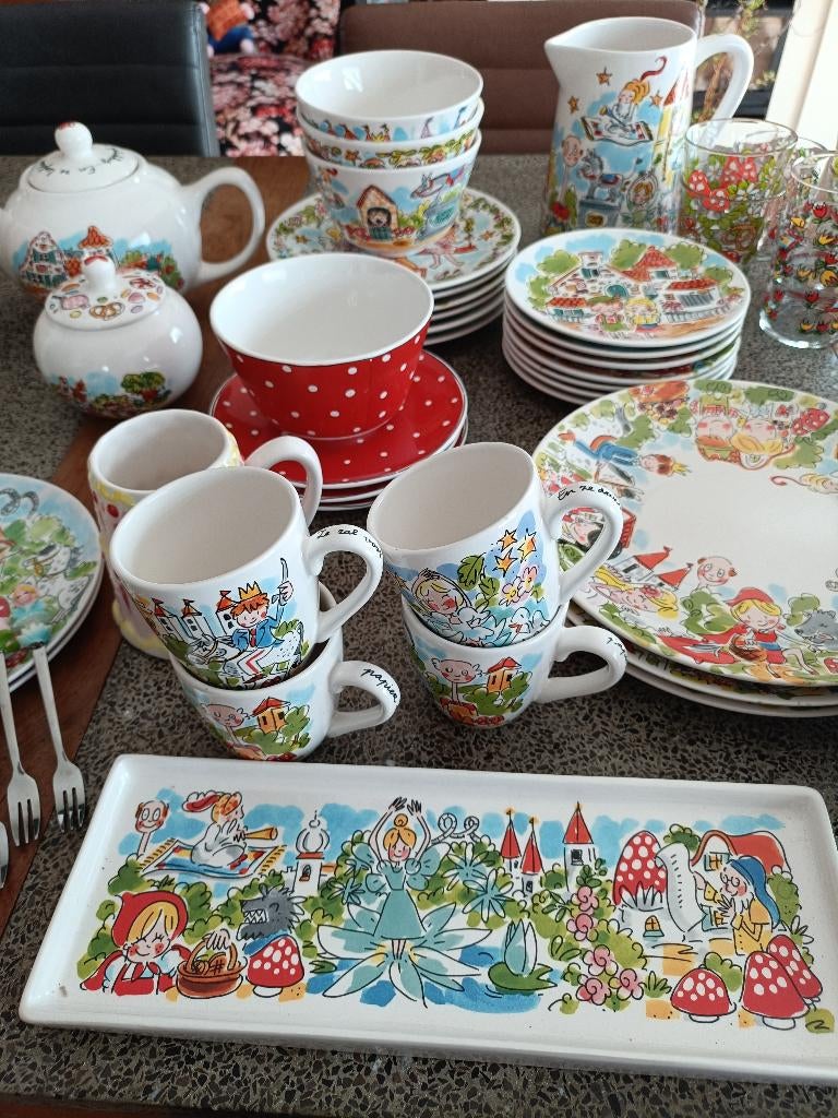 Prachtige en Unieke Verzameling Blond 'Efteling' Servies, Ophalen, Zo goed als nieuw, Gebruiksvoorwerp