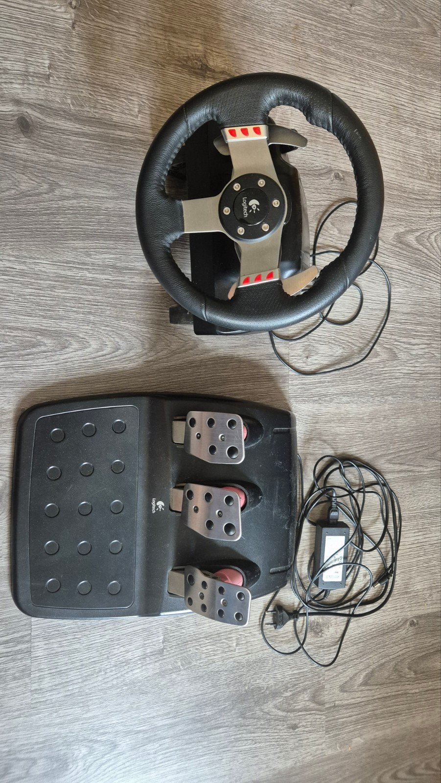 Logitech G27 racestuur met pedalen en voeding, Spelcomputers en Games, Ophalen, Zo goed als nieuw