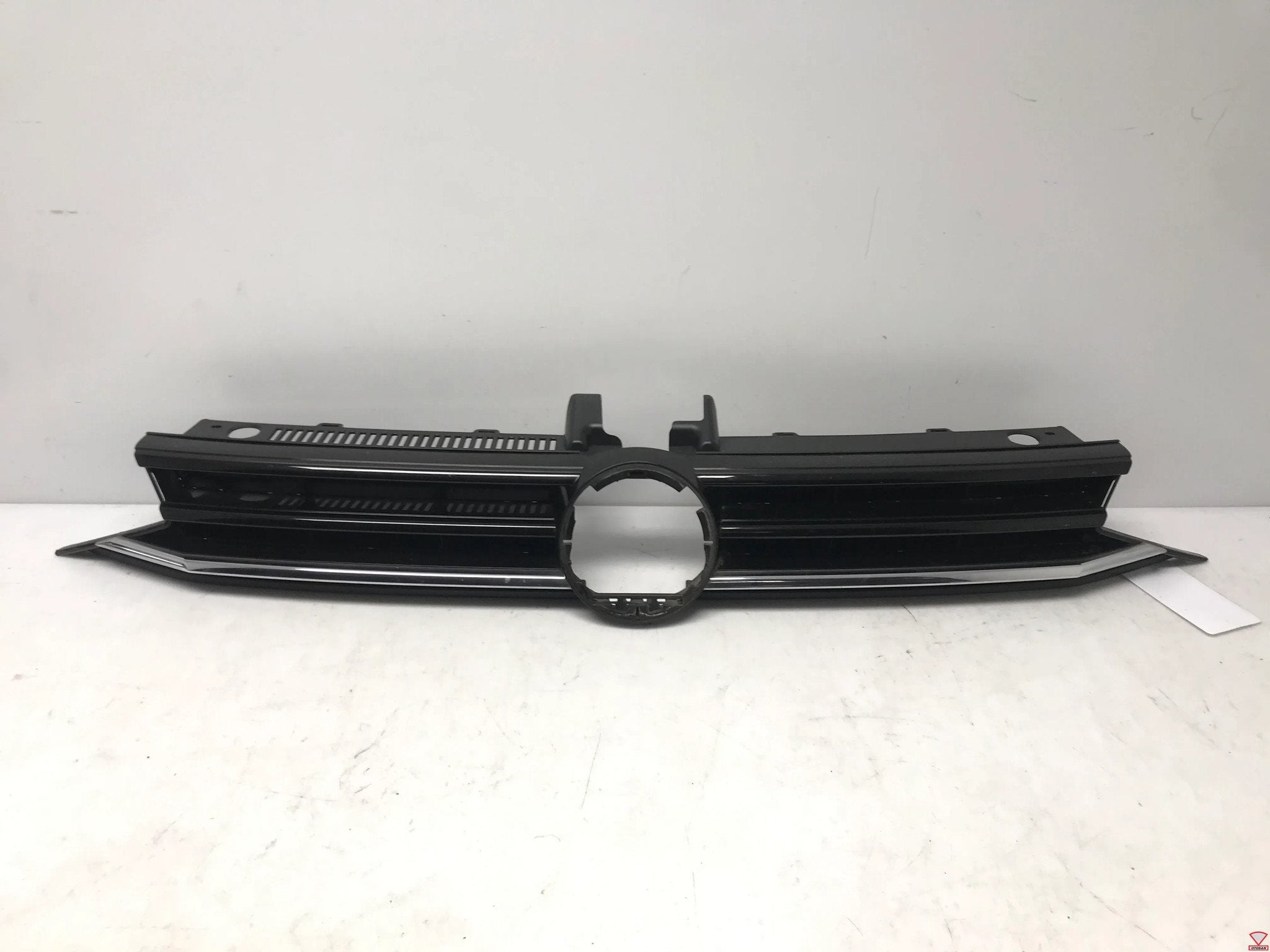 VW Touran 5T 5TA Grille Grill Origineel! 5TA853653C, Gebruikt, Volkswagen AG, Berliner Ring 2
38440  Wolfsburg, DE, Volkswagen
