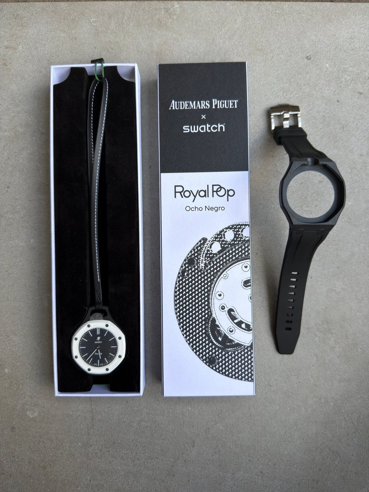 AP x Swatch Royal Pop Ocho Negro - origineel, --, Nieuw, Ophalen of Verzenden, --