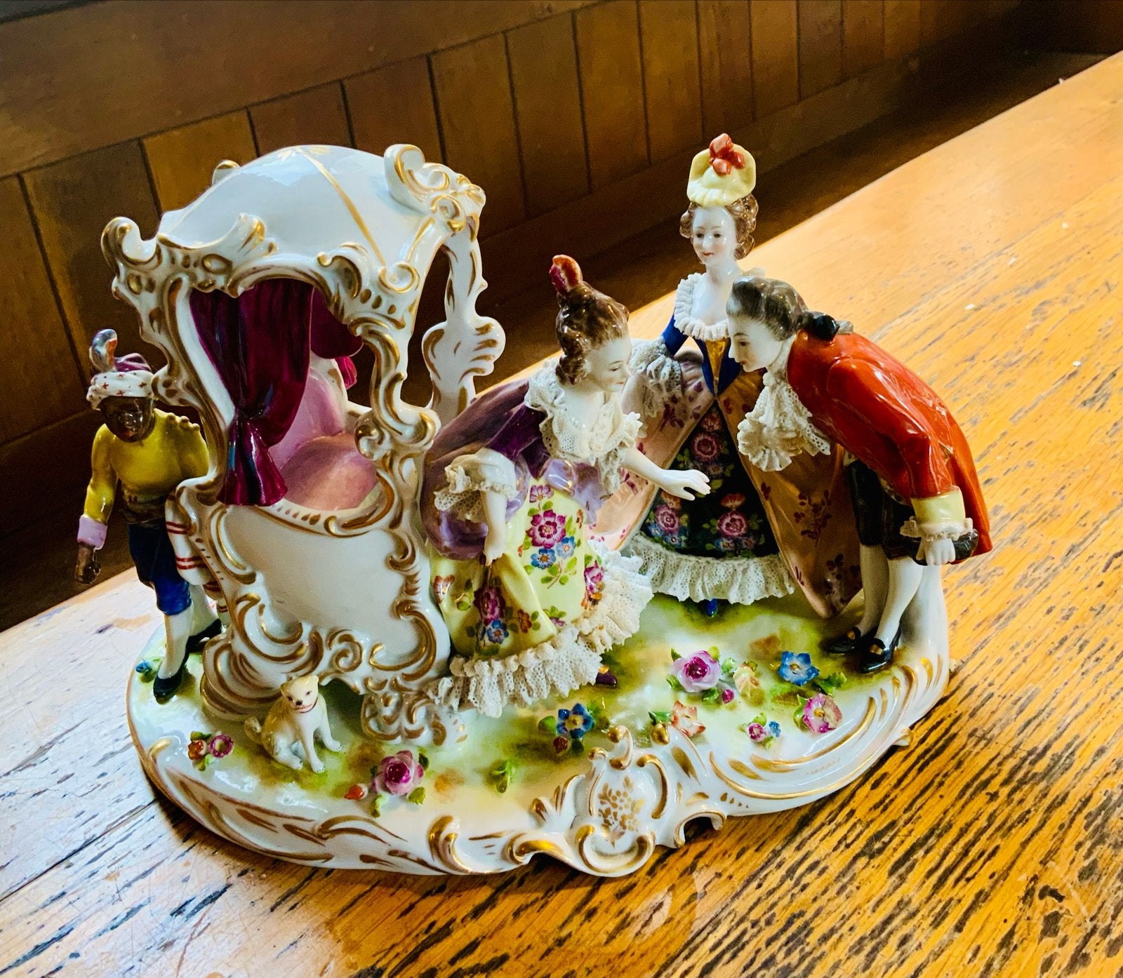 Rococo figuurgroep met sedanstoel - Volkstedt porselein, Ophalen of Verzenden