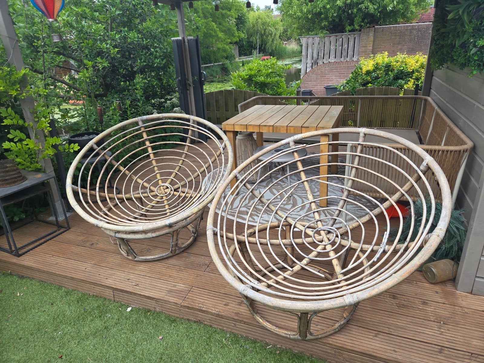 Twee verstelbare Papasan stoelen (binnen of buiten), Ophalen