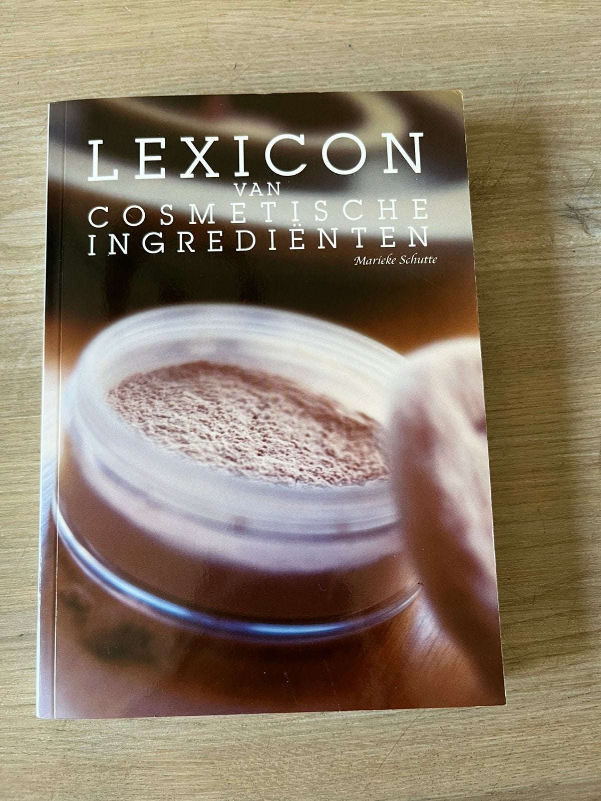 Marieke Schutte - Lexicon van cosmetische ingrediënten, Ophalen of Verzenden, Zo goed als nieuw, Marieke Schutte