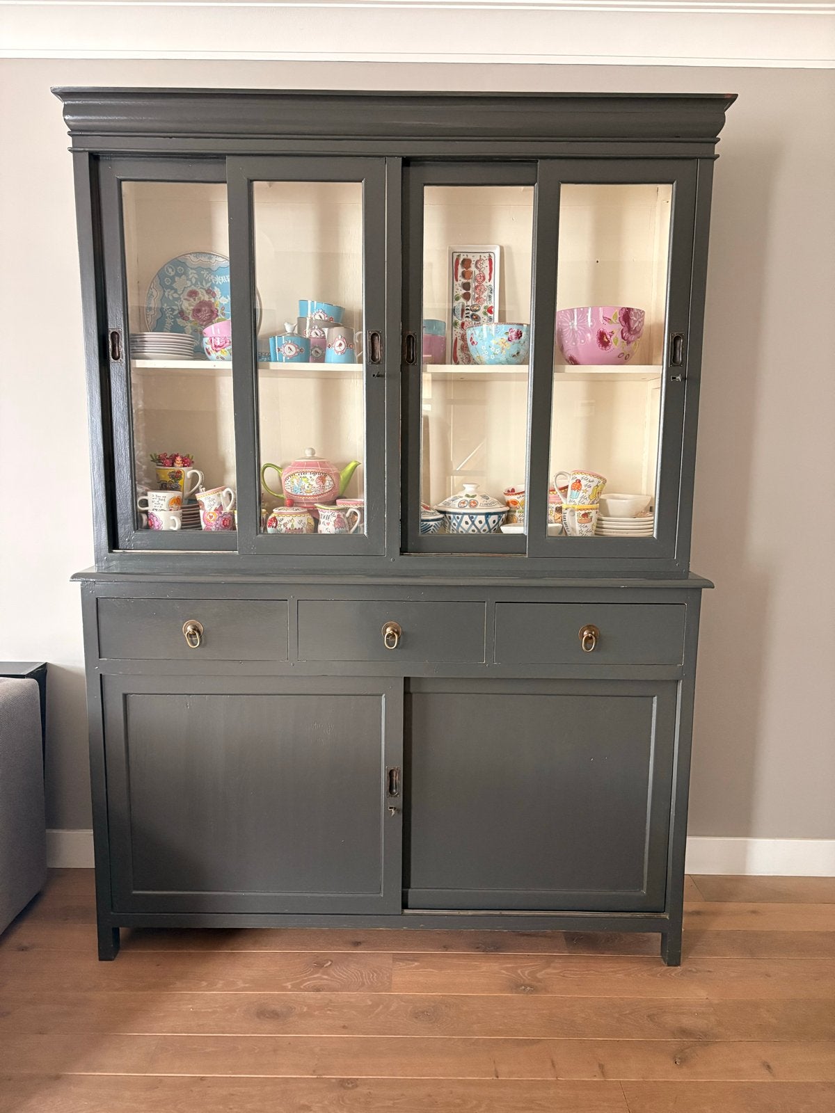 Antieke buffetkast/vitrinekast - Donkergrijs, Huis en Inrichting, Kasten | Vitrinekasten, Ophalen, Gebruikt, 100 tot 150 cm, Met lade(s)