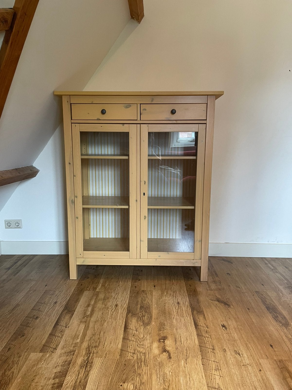 Zacht geel houten vitrine kast, Huis en Inrichting, Kasten | Vitrinekasten, Ophalen, 50 tot 100 cm, Zo goed als nieuw, 150 tot 200 cm