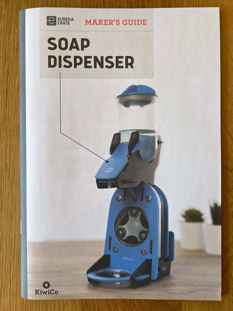 KiwiCo Labs Bouwpakket “Zeepdispenser”, Ophalen of Verzenden, Nieuw, Knutselwerk