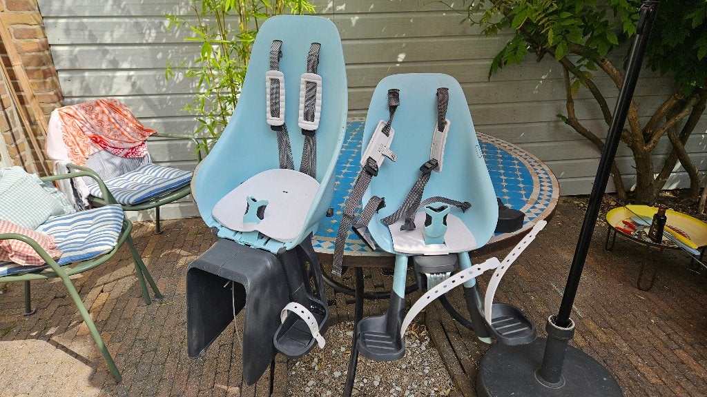 Fietsstoeltjes Urban IKI te koop aangeboden., Ophalen, Zo goed als nieuw, Urban Iki, Voetsteuntjes