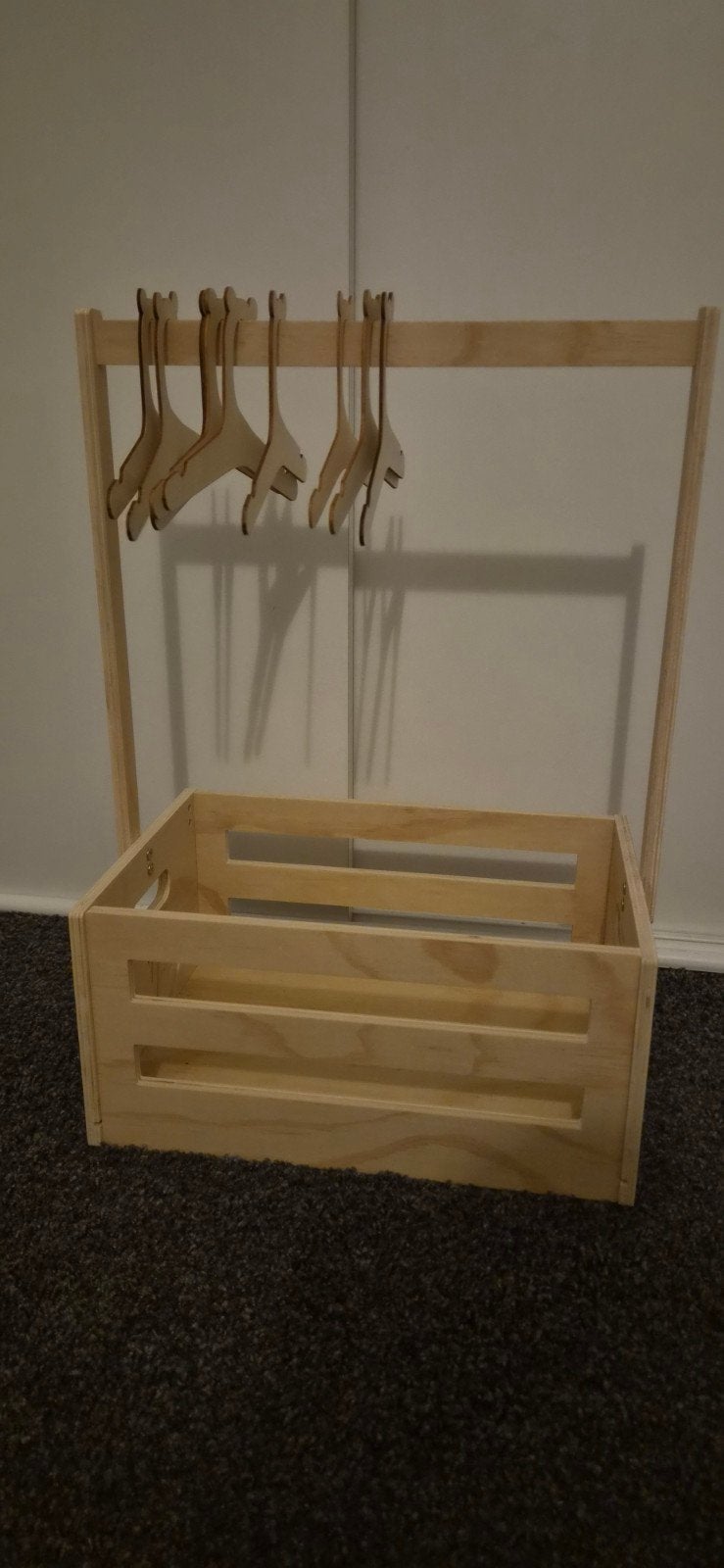 Houten opbergmand met kledingrekje, Ophalen, Minder dan 50 cm, Nieuw, Minder dan 50 cm