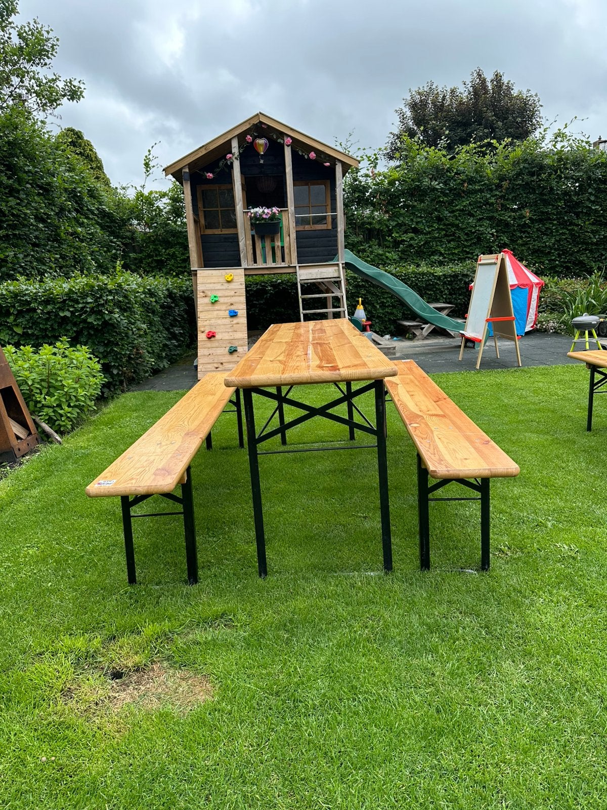 Te Huur : biertafels €10,- per dag €15,- weekend, Hobby en Vrije tijd, Ophalen, Zo goed als nieuw, Verjaardag