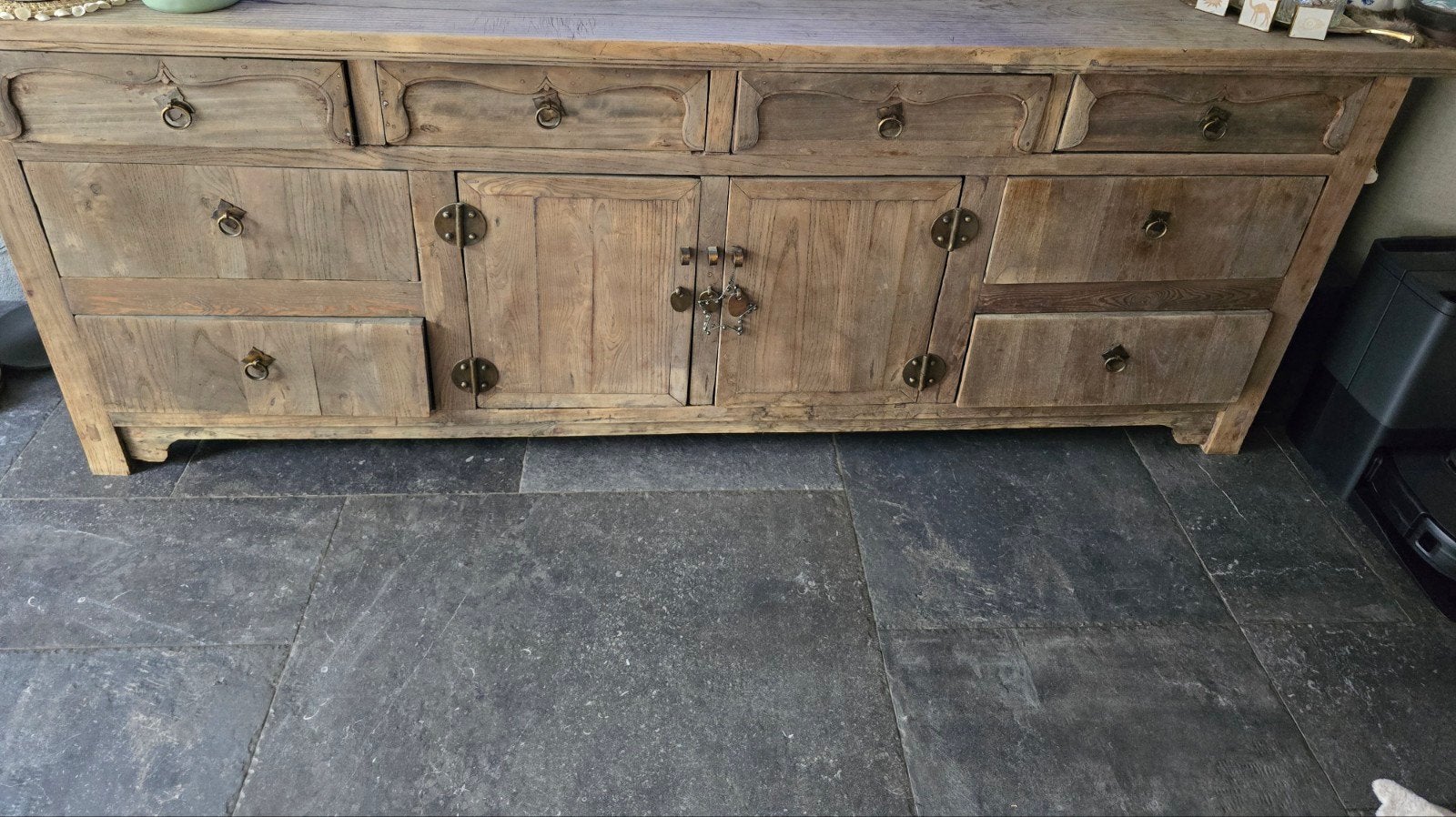 eyecatcher een prachtig dressoir,teak hout erg zwaar, Huis en Inrichting, Kasten | Dressoirs, Ophalen, Zo goed als nieuw, 25 tot 50 cm