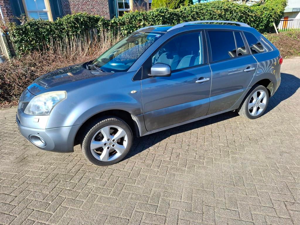 Renault Koleos 2.5 Dynamique Luxe, Auto's, Renault, Voorwielaandrijving, Gebruikt, Zwart, 4 cilinders