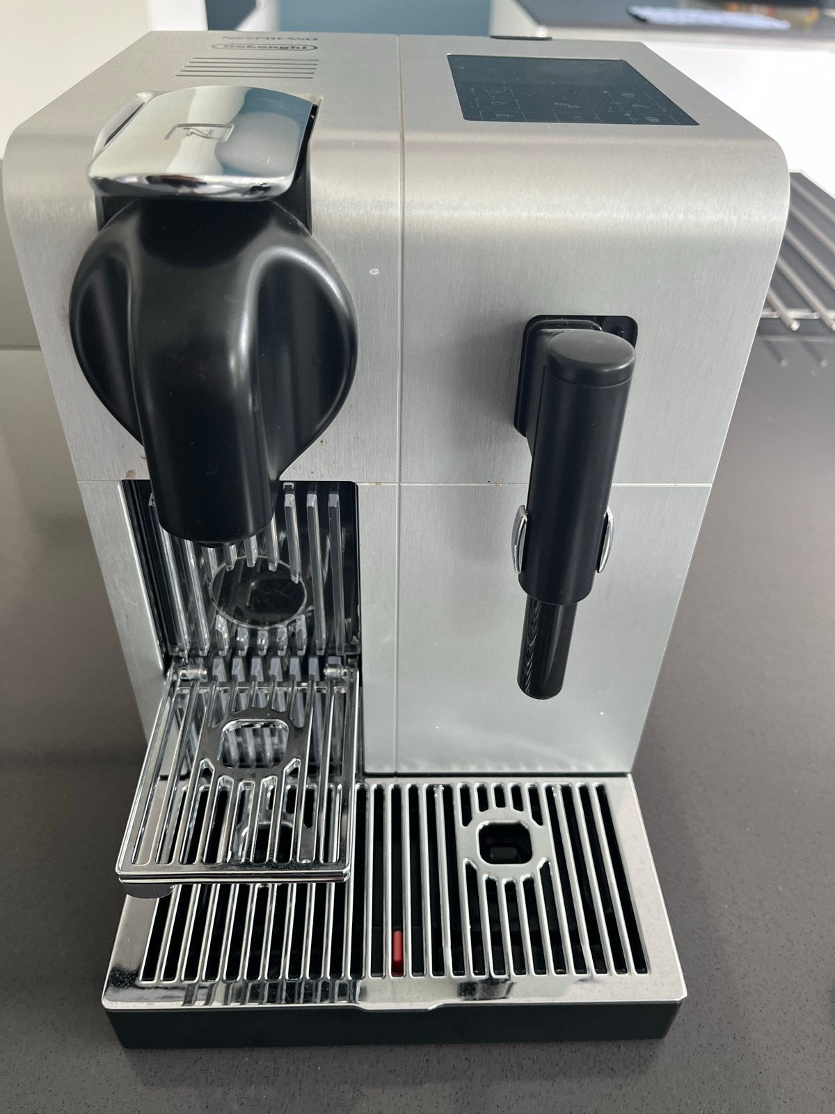 Nespresso DeLonghi Lattissima Touch Koffiemachine, Witgoed en Apparatuur, Koffiezetapparaten, Ophalen, Gebruikt, Koffiemachine