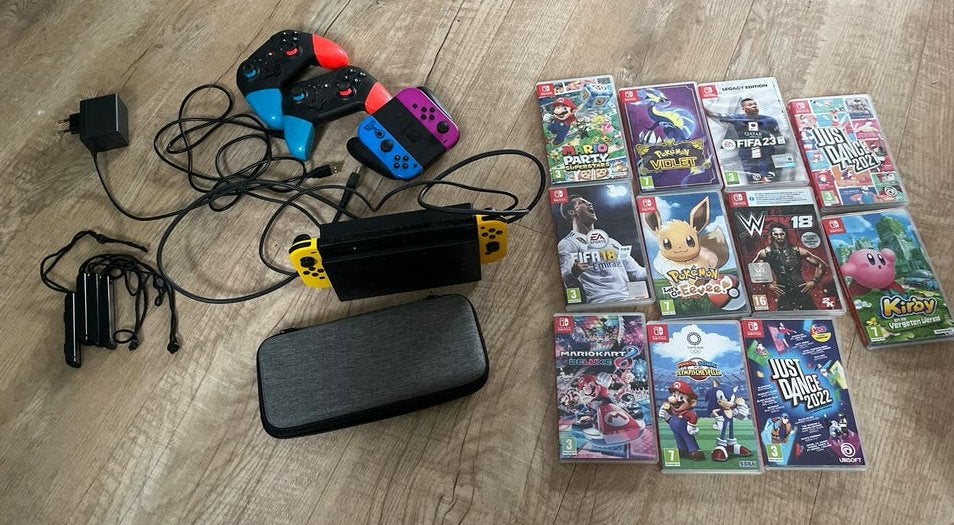 Nintendo Switch 2020 - (HAC-001-01) 11 games en extra's, Spelcomputers en Games, Met 3 controllers of meer, Ophalen, Switch 2019 Upgrade