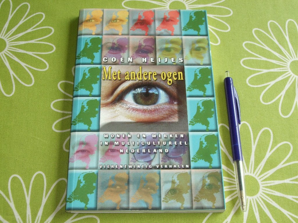 Met andere ogen -wonen en werken in multicultureel Nederland, Ophalen of Verzenden, Zo goed als nieuw, Coen Heijes