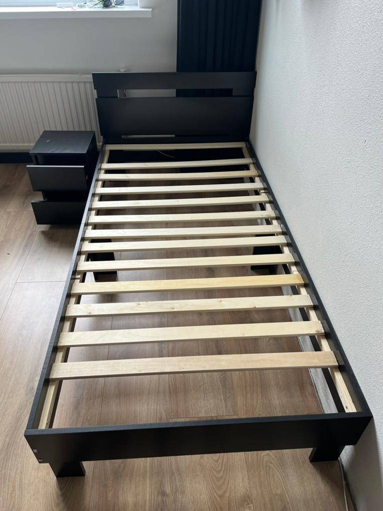 Gratis; Bed 190 x 95, Ophalen, 90 cm, Eenpersoons, Zwart