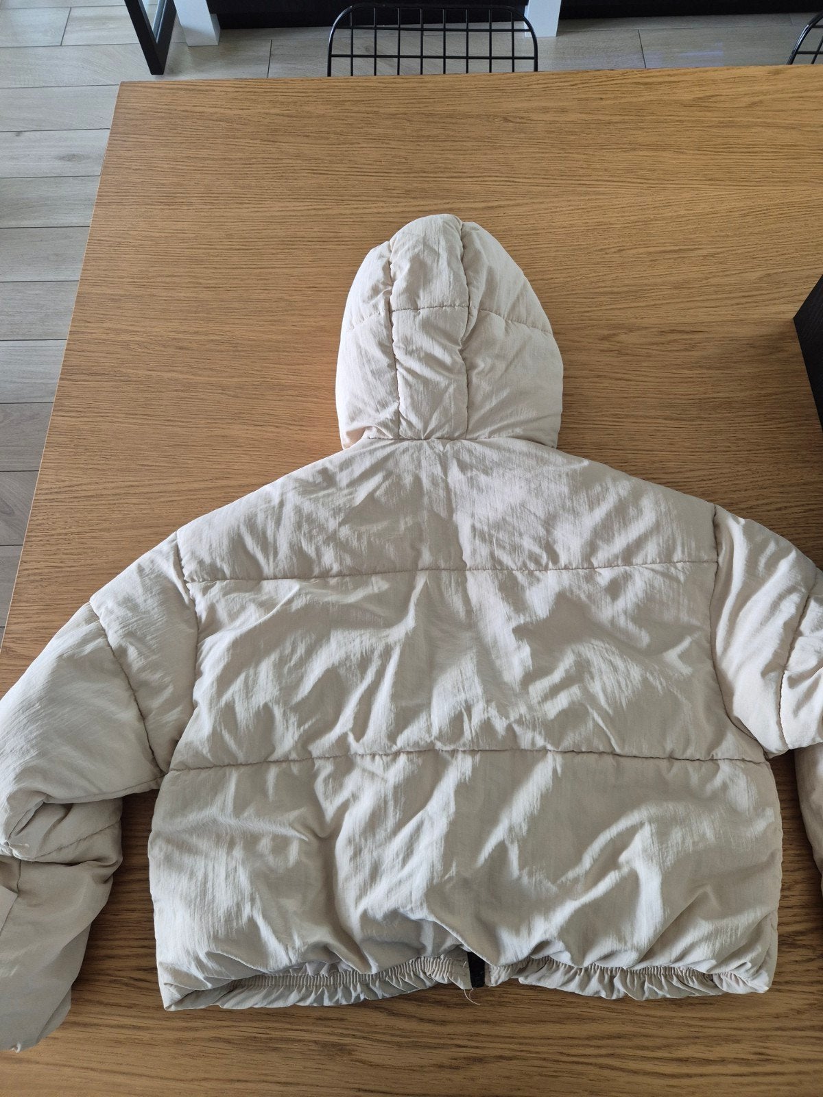Divided H&M pufferjack met capuchon - Maat M, Kleding | Dames, Jassen | Winter, Maat 38/40 (M), Beige, Divided H&M, Ophalen of Verzenden