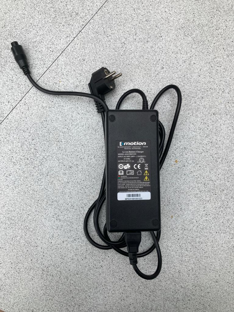 Li-ion acculader voor Sparta e-bike (Emotion AGLC084V42S), Ophalen of Verzenden, Zo goed als nieuw
