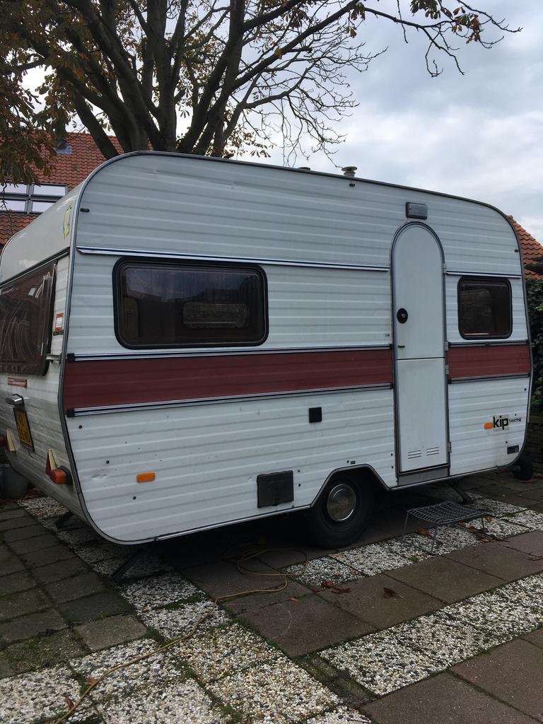 KIP K 390 6 caravan met kenteken en voortent - opknapper, Caravans en Kamperen, Caravans, Particulier, 500 - 750 kg, Kip