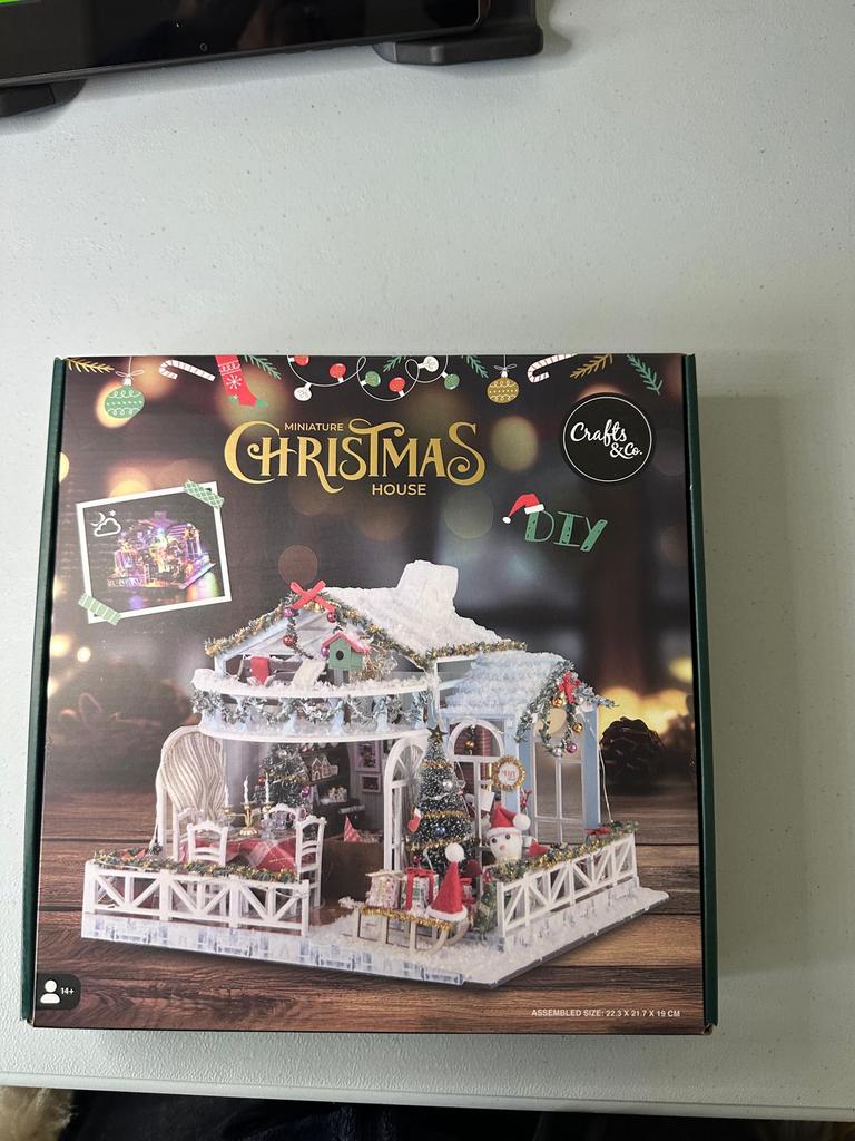 Crafts & co miniature christmas house nieuw in doos, Ophalen, Nieuw
