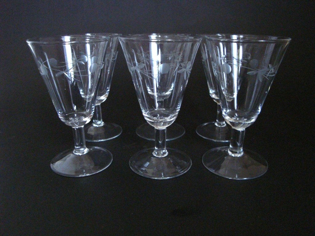 Set van 6 likeur-borrel glas geslepen blaadjes rondje lijn, Antiek en Kunst, Ophalen of Verzenden