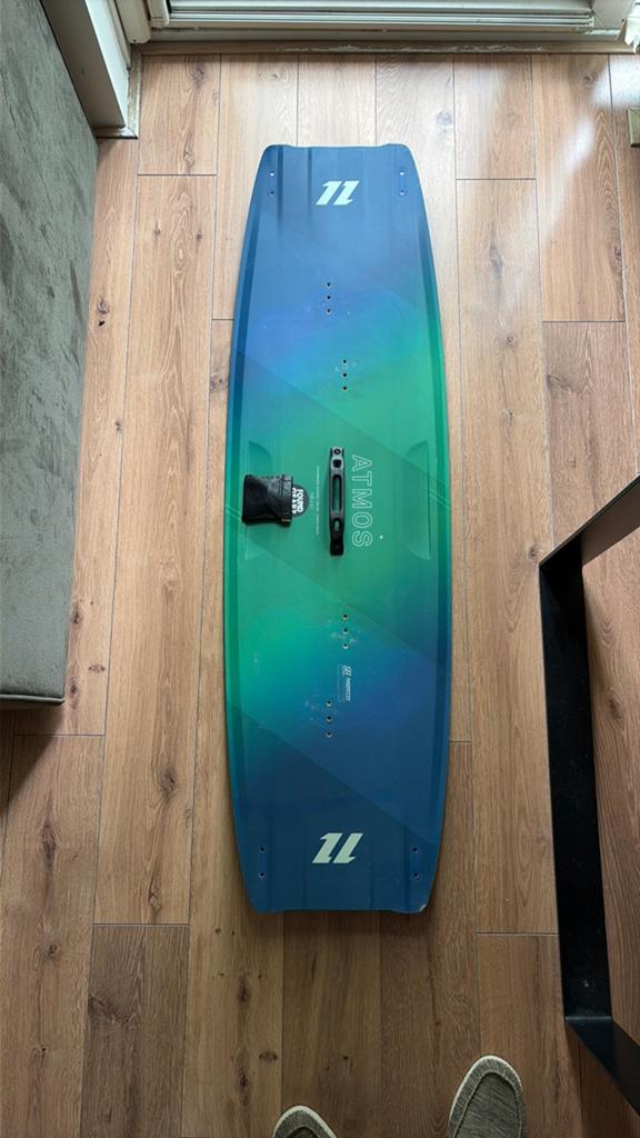 North Atmos Twintip Kiteboard 138x41, Watersport en Boten, Kitesurfen, Gebruikt, Kiteboard, 4 m² of minder, Twintip, Ophalen