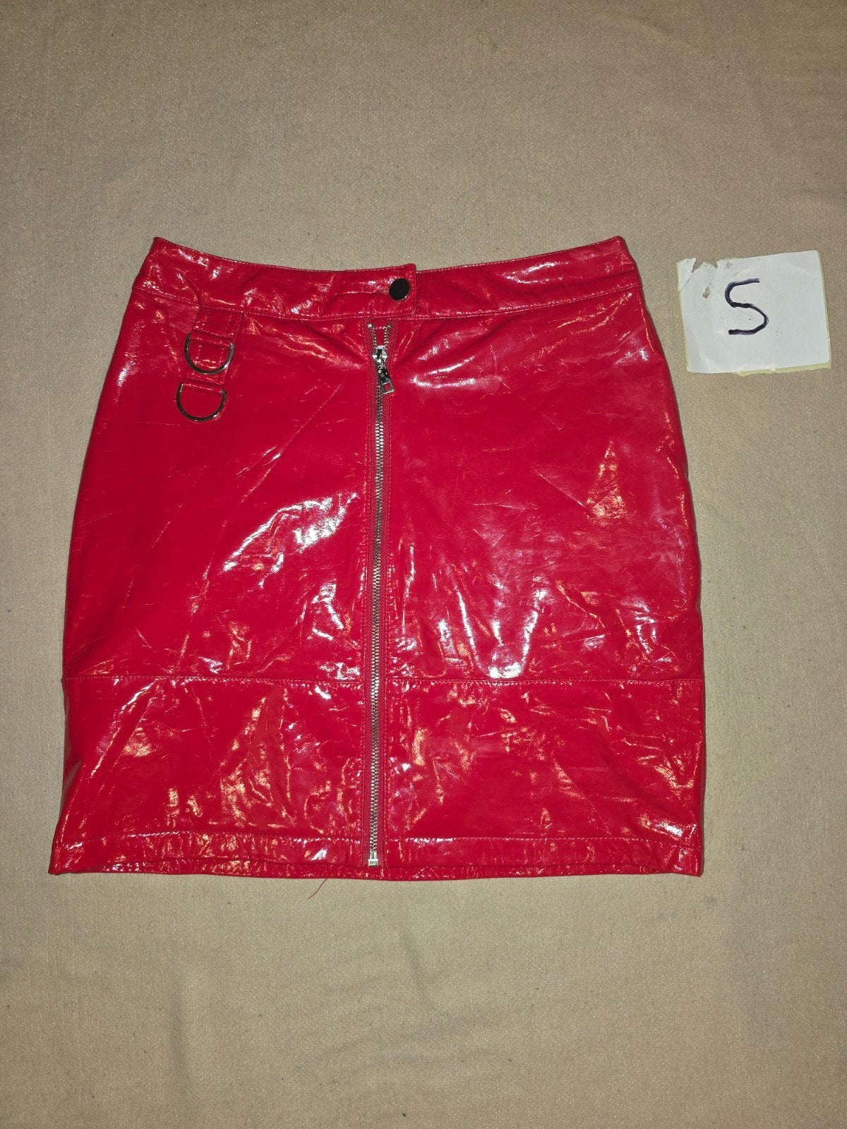 Rode lak mini rok maat S, Kleding | Dames, Rokken, Zo goed als nieuw, Maat 36 (S), Rood, Boven de knie, Verzenden