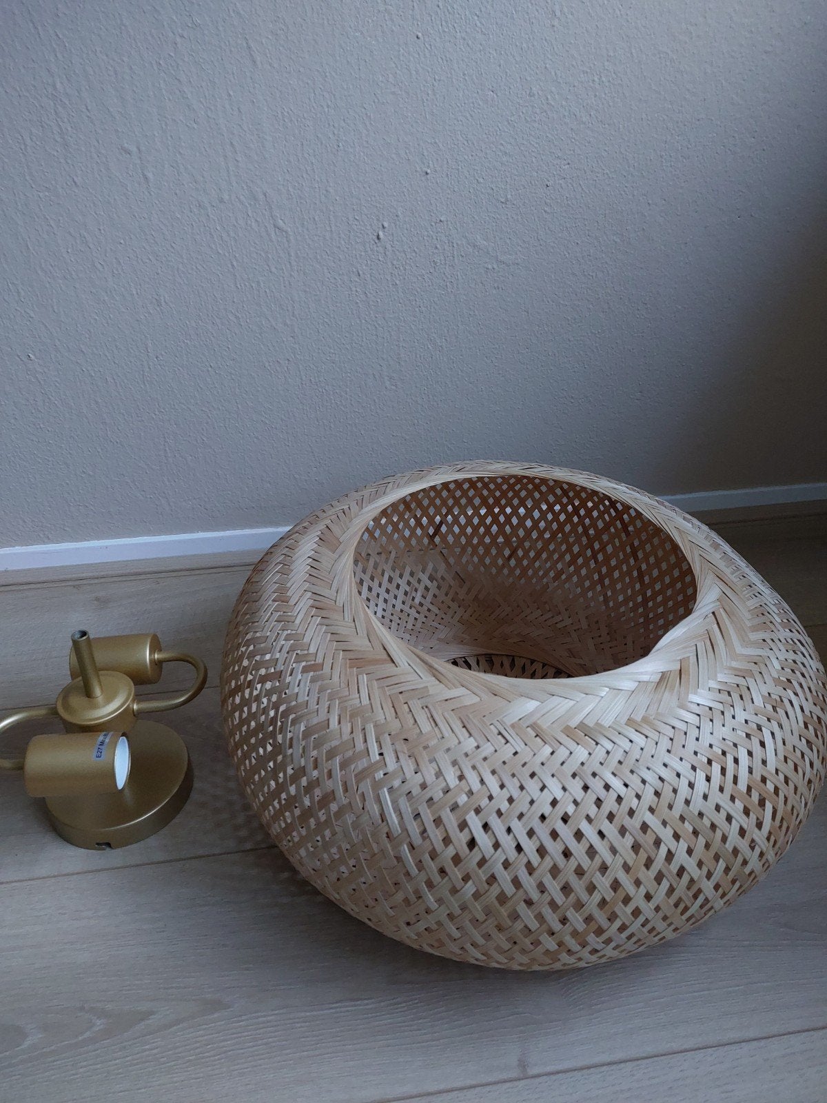 Design lamp Evelyn Westwing Rotan gouden fitting, Huis en Inrichting, Ophalen, Overige merken, Natuurlijk materiaal, Beige