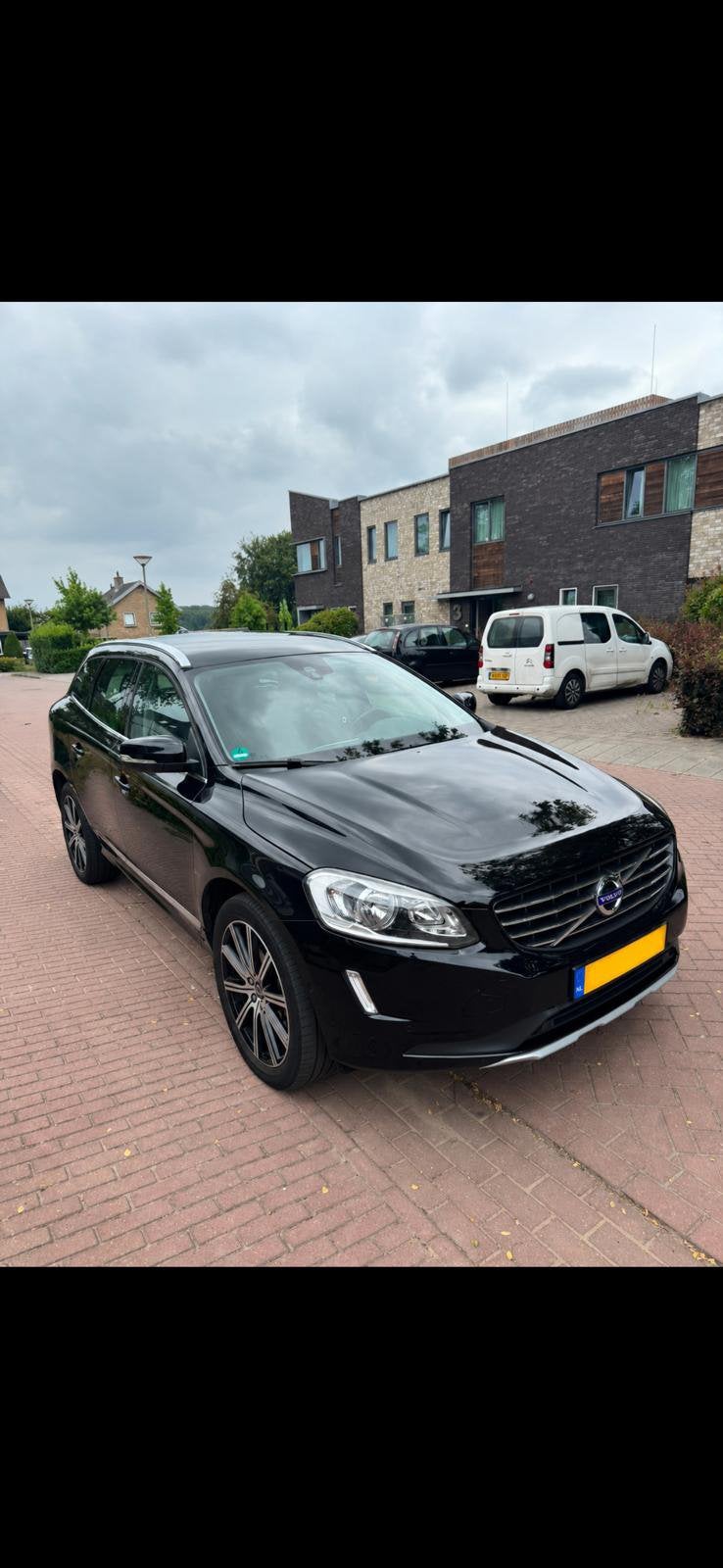 Volvo XC60 2.0 T5 AUT 2016 Zwart, Auto's, Volvo, 15 km/l, Zwart, 4 cilinders, 1969 cc