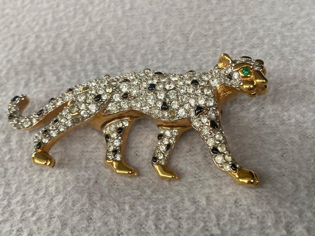 Goudkleurige Panter Broche met Swarovski Kristallen, Met kristal, Overige materialen, 4 tot 7 cm, Gebruikt