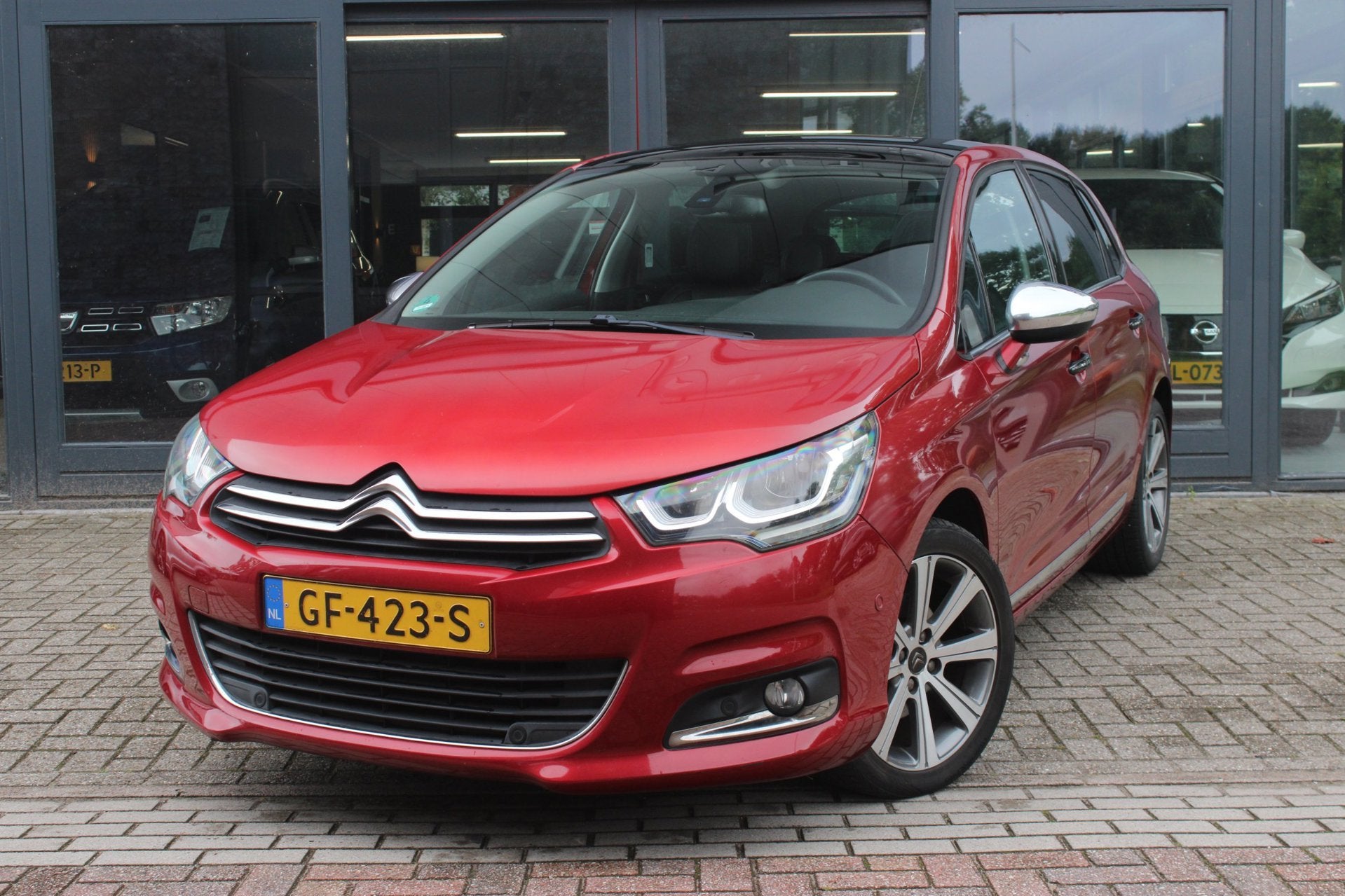 Citroen C4 1.2 Feel | Trekhaak | Panorama dak | Cruise contr, Auto's, Dealer onderhouden, 1199 cc, Leder en Stof, Start-stop-systeem