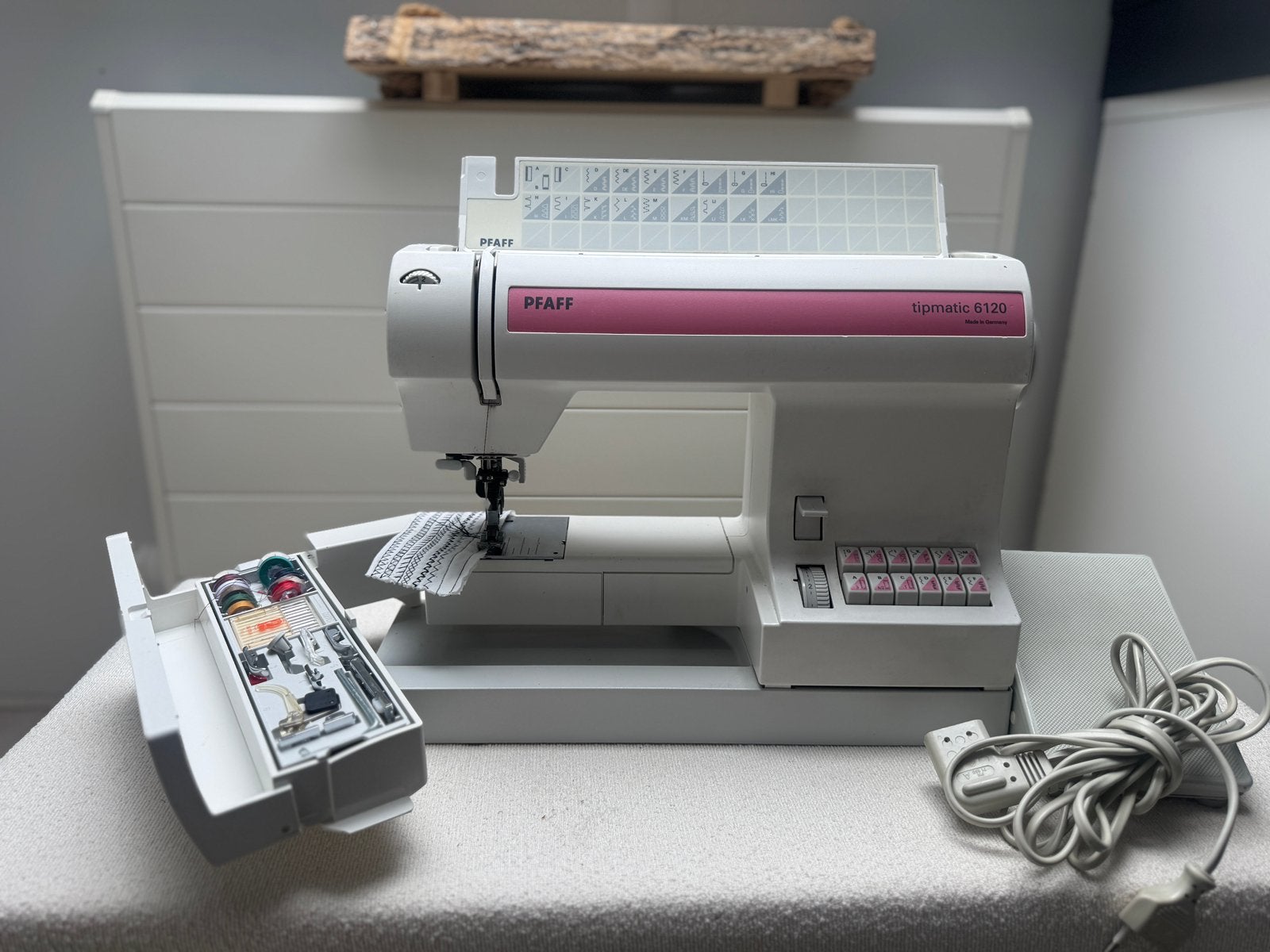 Pfaff Tipmatic 6120 Naaimachine met IDT – Made in Germany, Hobby en Vrije tijd, Naaimachines en Toebehoren, Ophalen of Verzenden