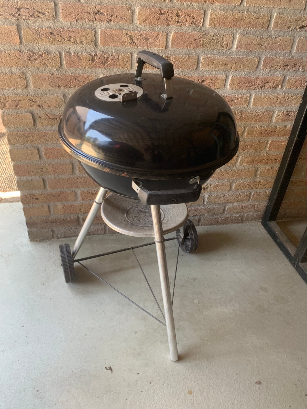 Bijna gratis WEBER BBQ met pizza steen plaat, grill en kolen, Ophalen, Gebruikt